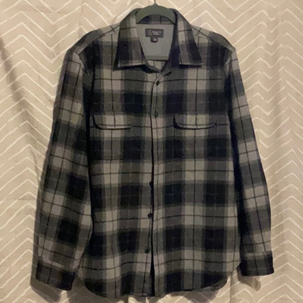 Wallin Bros. Black / gray heavy flannel. Size L